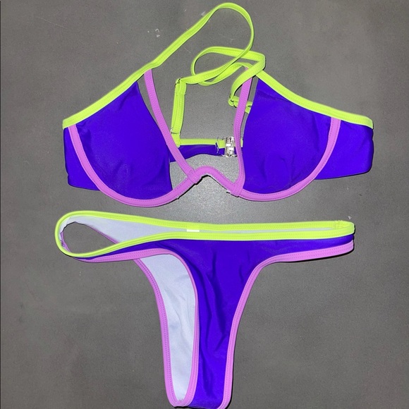 Cute underwire bikini - Picture 2 of 4